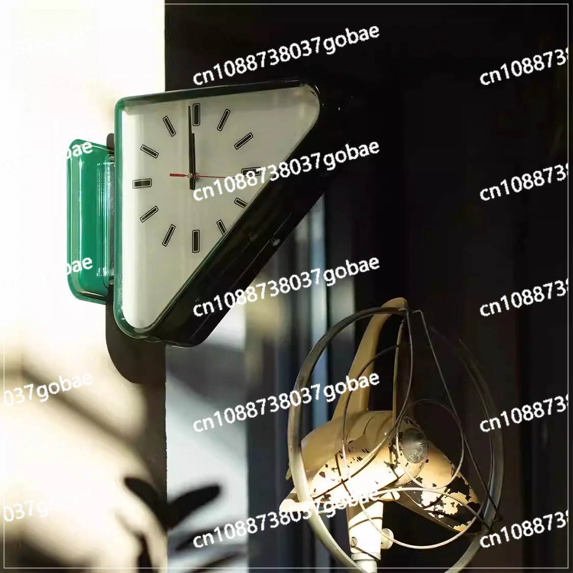 

Минималистичные часы для гостиной, двусторонние настенные часы, треугольные современные часы с бесшумным механизмом, часы-декор для интерьера