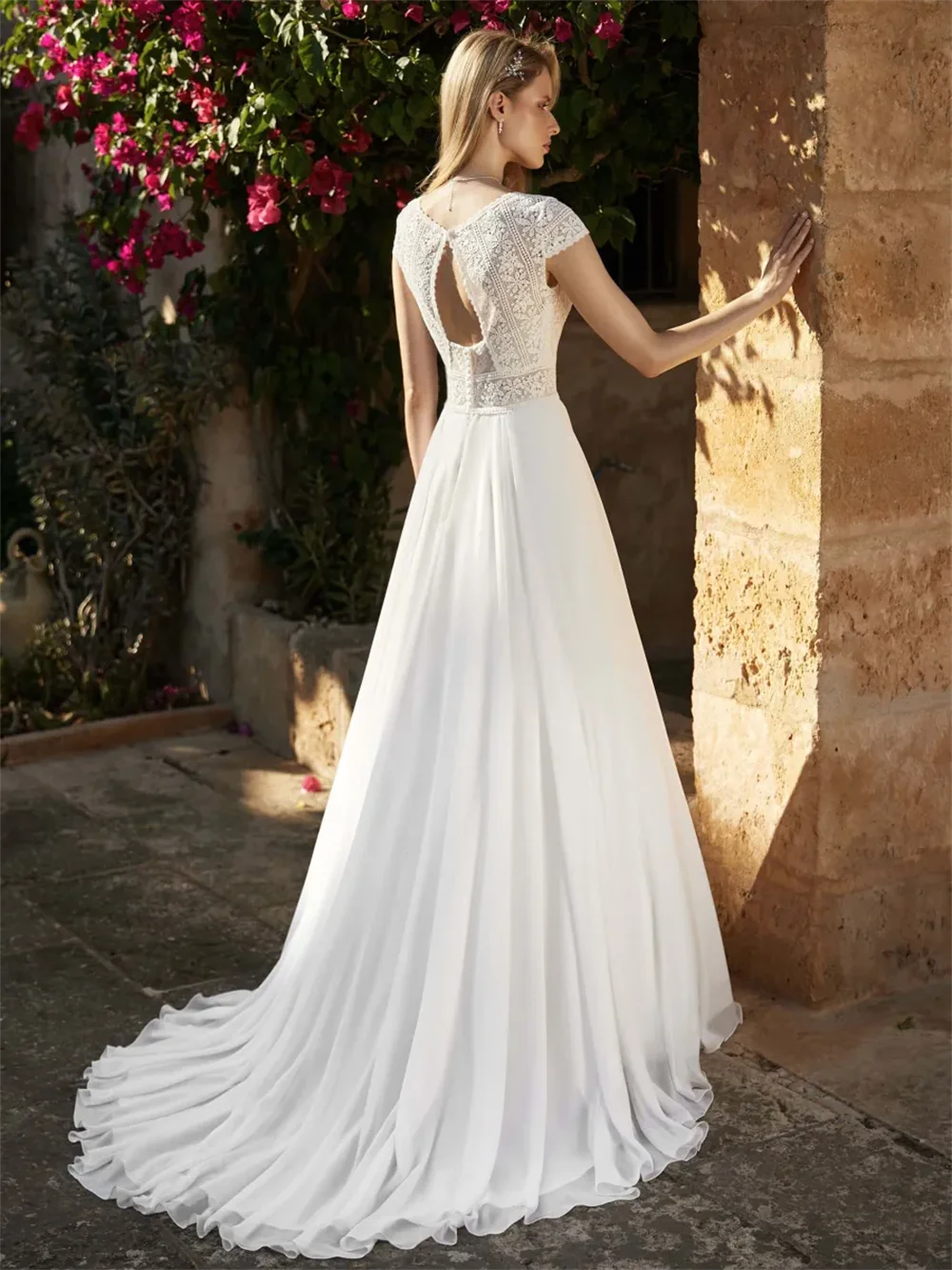 Boho a-line abiti da sposa maniche corte con cappuccio Chffion abiti da sposa in pizzo Sexy scollo a v Cut-Out bottoni eleganti Vestidos De Noiva