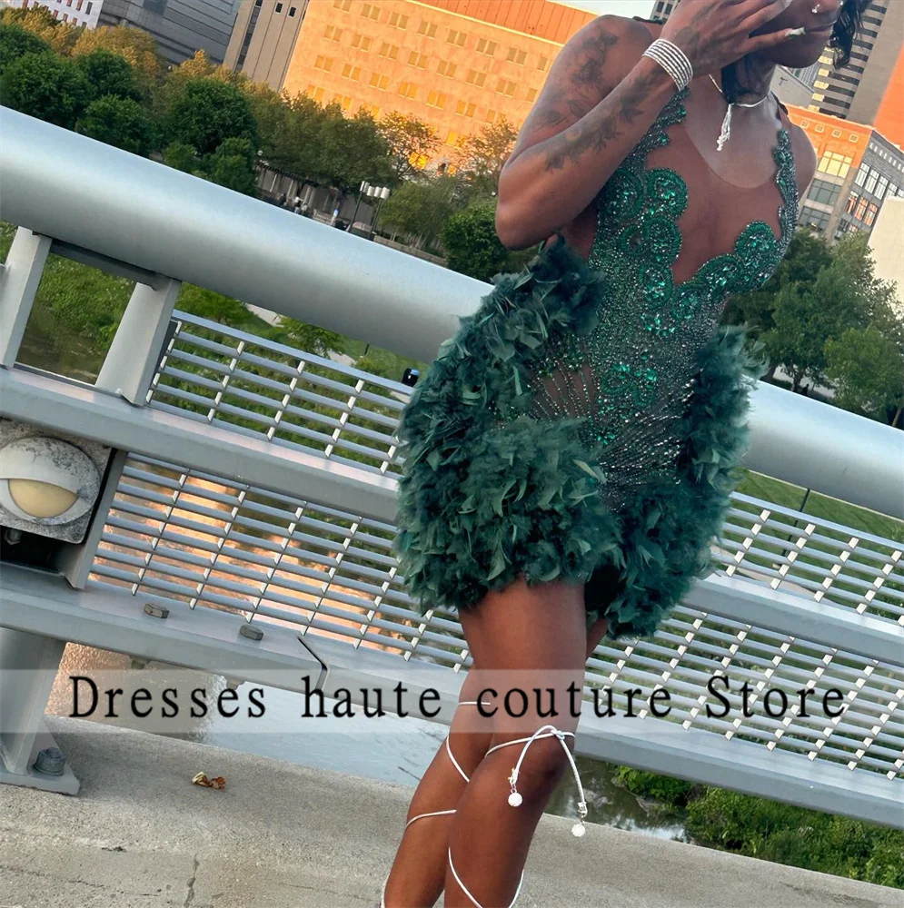 Sparkly Green Crystals Rhinestones Short Prom Dress 2025 For Black Girl Feathers Mini Cocktail Dress Homecoming Dress Customized