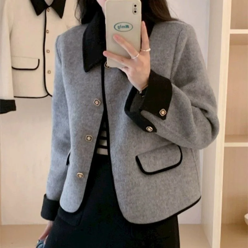2025 Nuovo cardigan lavorato a maglia corto autunno inverno Cappotto in puro colore stile francese Capispalla di alta qualità per donna