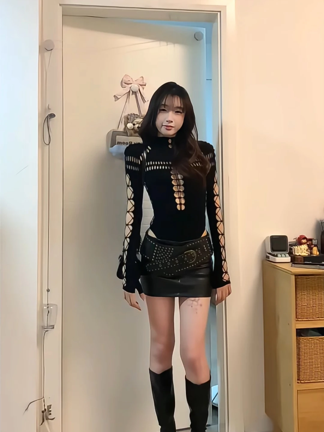 

Сексуальный комплект из двух предметов: боди с вырезами и юбка с высоким воротником, женский модный зимний комплект с юбкой, прикрывающей ягодицы, в стиле Pure Desire