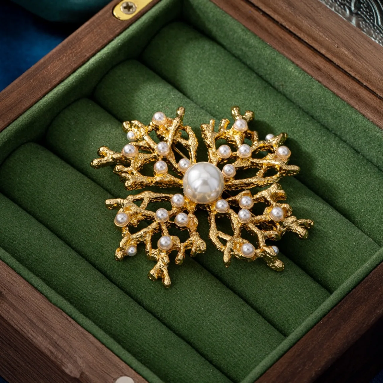 European and American Foreign Trade Fashion Trend Coral Pearl Brooch
