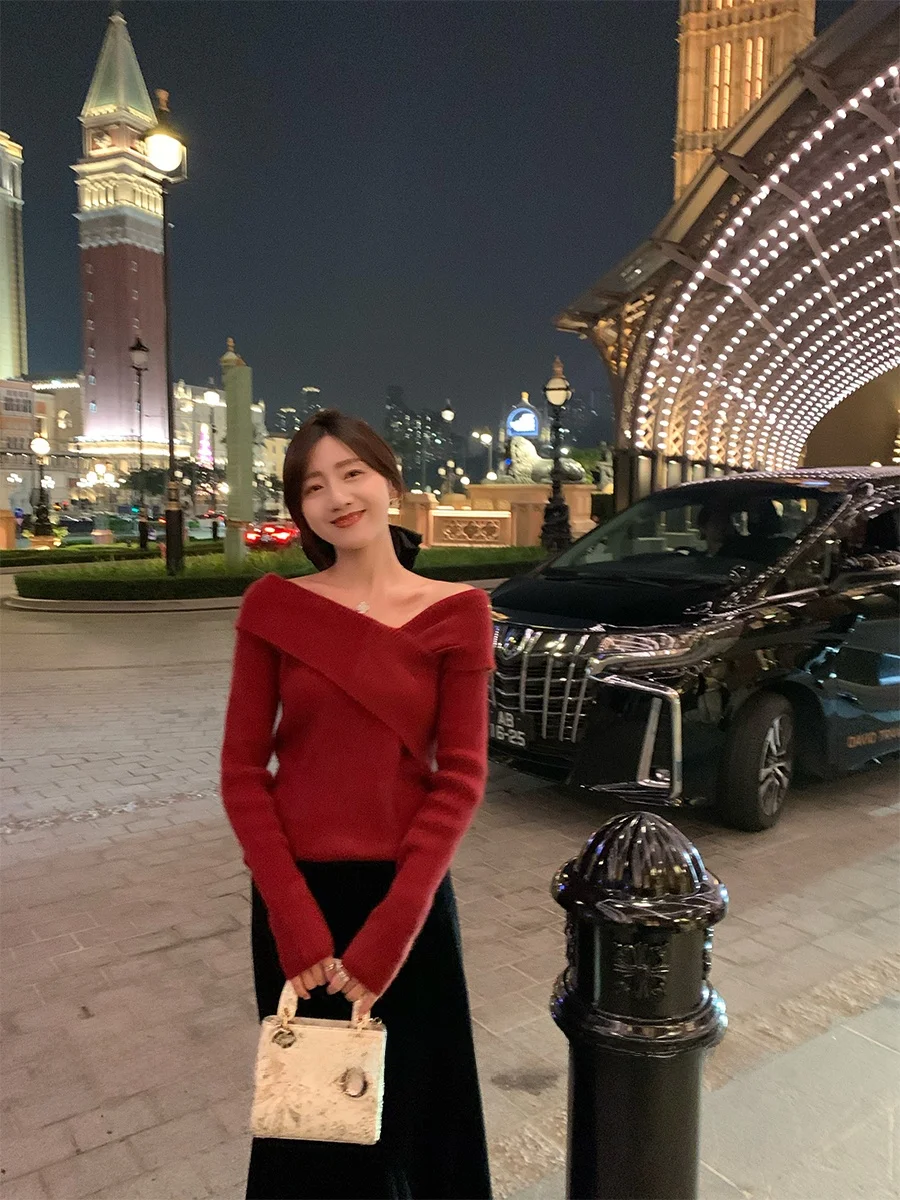 

Tina Christmas Series Diagonal Cross V-neck Sweater Three Colors Winter Women's Premium Knitwear Other 100% Material