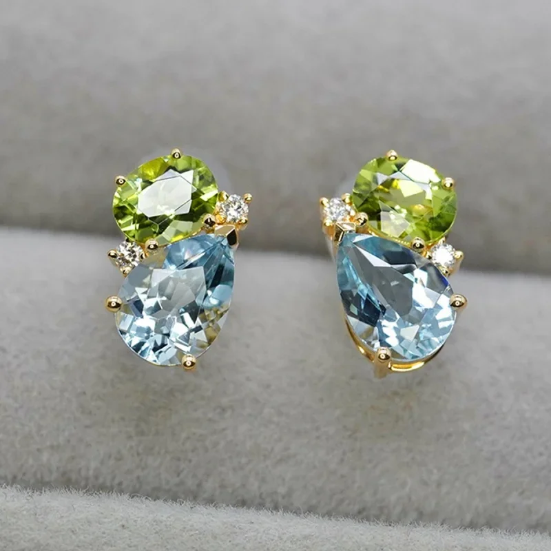 Huitan Minimalistische Ohrstecker in Goldfarbe für Damen, stapelbar, stilvoll für Partys, vielseitig für den Alltag, mit grün/blauem CZ, frischer Schmuck. – Detail 1