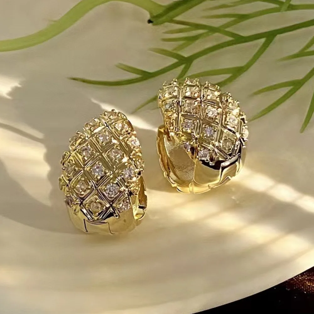 Lingge patterned earrings, sparkling water droplet design, Japanese and Korean fashionable golden earrings, Christmas gift.