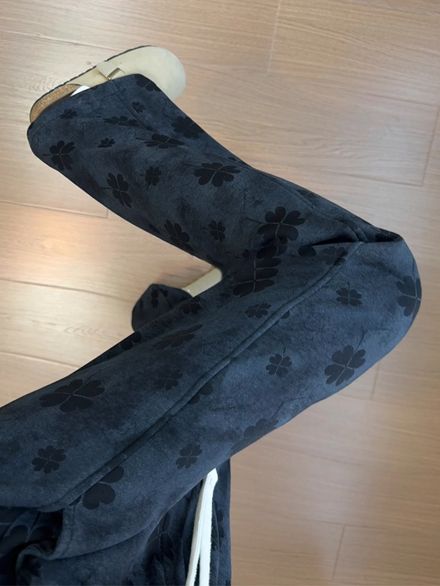 Black Tie Dye Four Leaf Clover Bent Knife Sweatpants Men's Winter Fleece Lined Thickened Flared Straight Casual Sports Pants