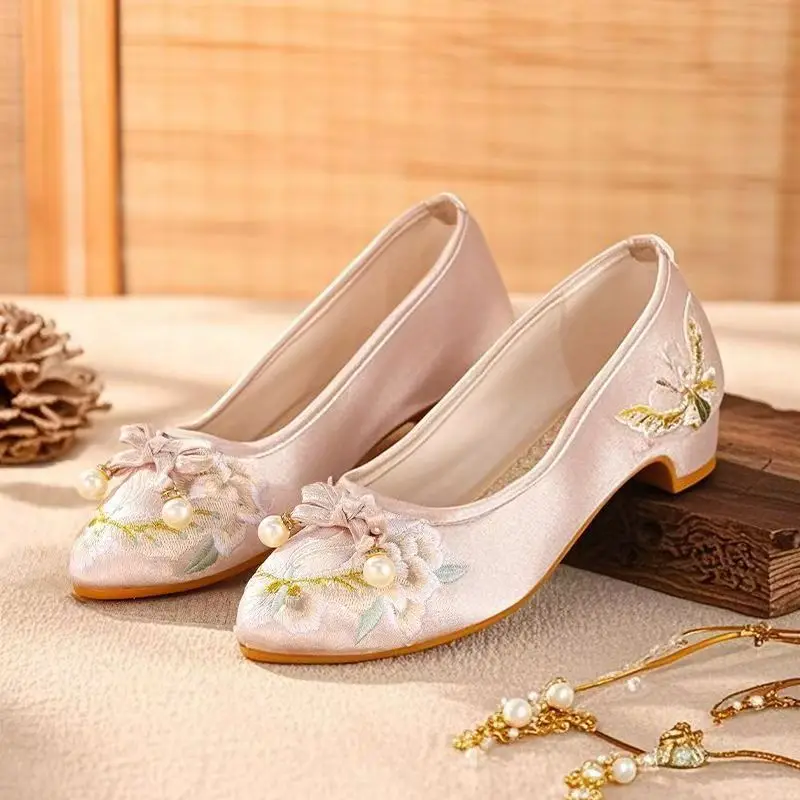 Women's Low Heel Silk Embroidered Shoes Ethnic Style Shallow Slip On Pointed Toe Cheongsam Shoes