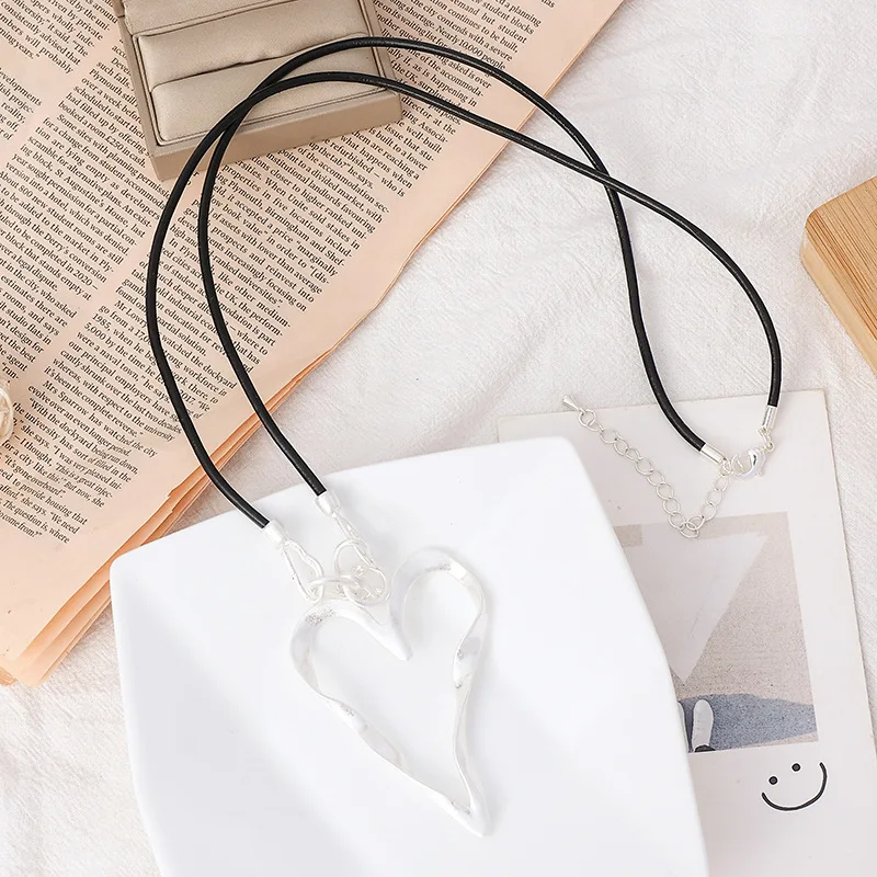 Sweater chain silver love necklace Long ins high-end women's jewelry European and American foreign trade jew