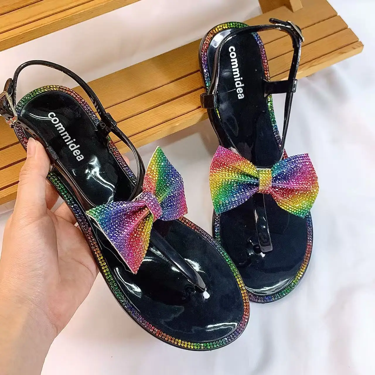Summer New Women's Crystal Slippers Colorful Rainbow Diamond Bow Jelly Slippers Plus Size Flat Non-slip Beach Sandals Flip Flops