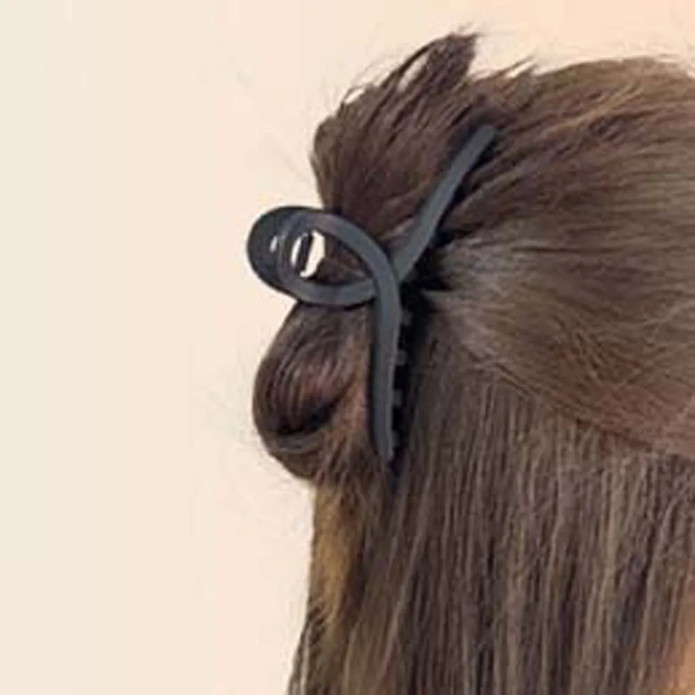 

Safe Silicone Shark Clip Cross Korean Style Elastic Plastic Hair Claw Headwear Simple Straight Line Shaped Hair Claw Girls