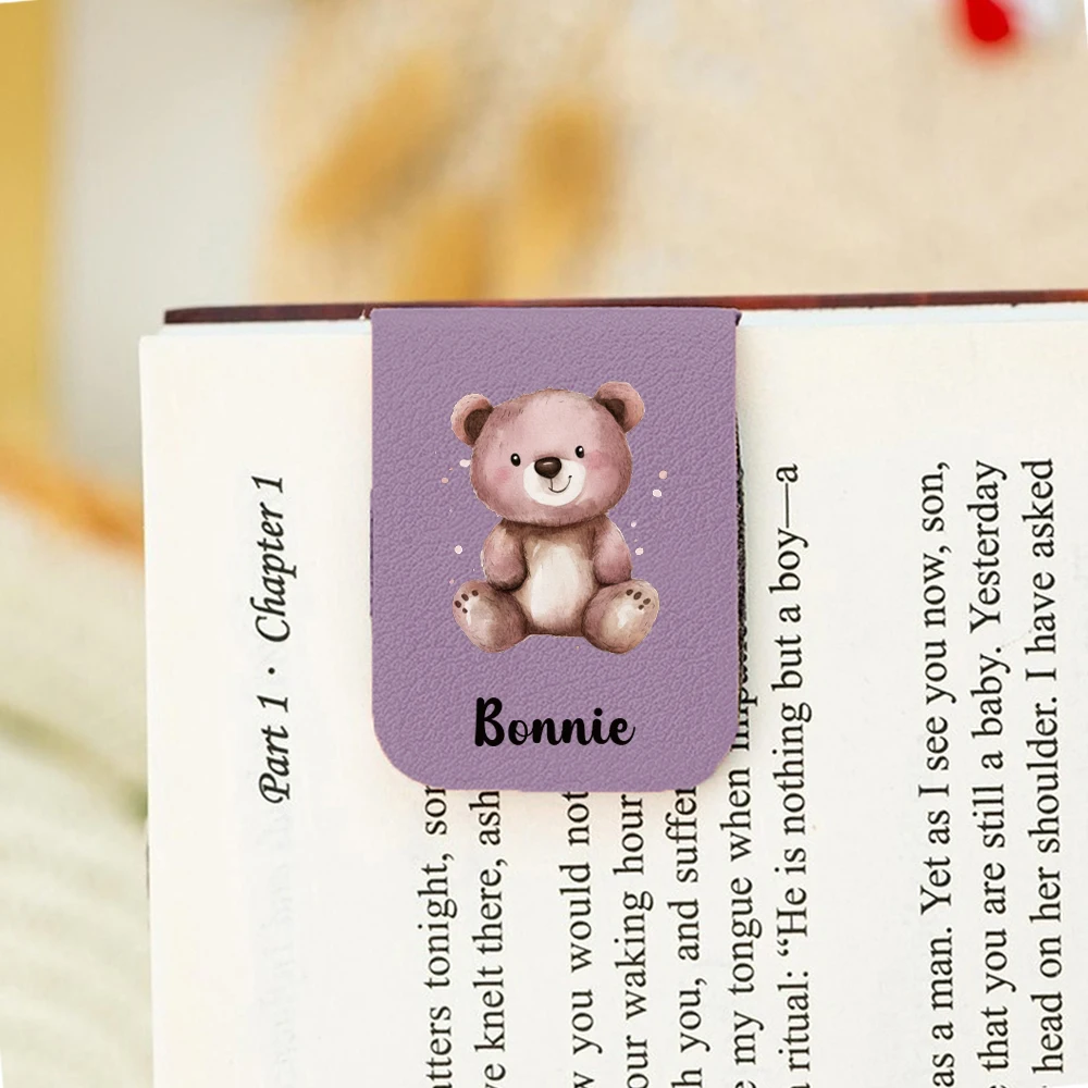 1 unidad de pinza para libros de cuero azul aguamarina con estampado UV y nombre personalizable, diseño de osito romántico, para regalos de cumpleaños