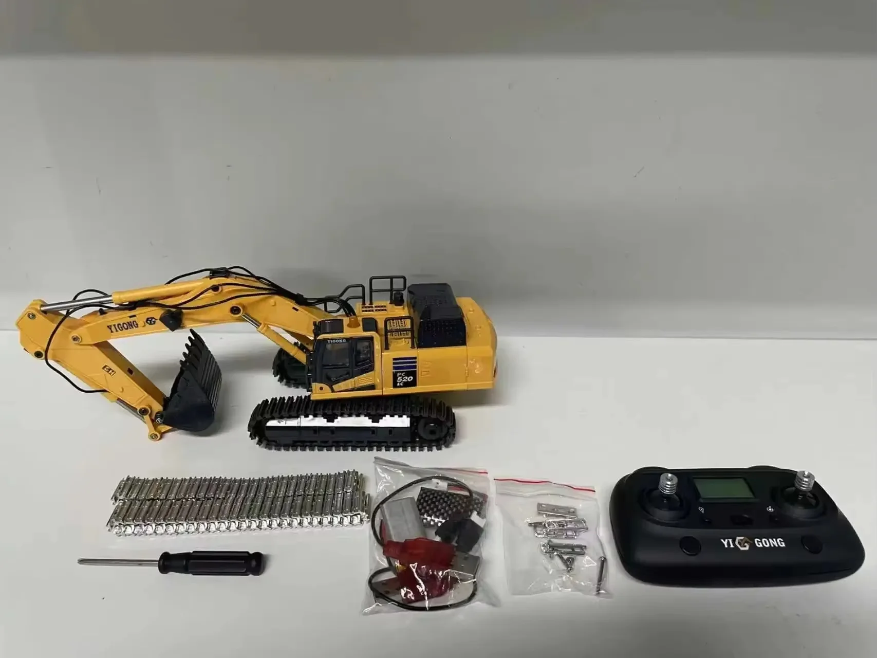 รถขุดขนาดเล็ก 1/50 970 รถขุดไฟฟ้าจำลองพร้อมระบบไฟ รุ่นตั้งโต๊ะ ควบคุมด้วยรีโมท ของเล่นรถขุด