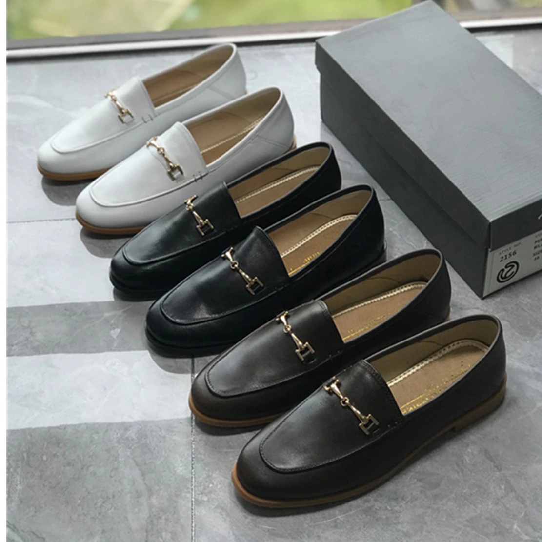 

Withered British Fashion Buckle Leather Comfortable Breathable Flat Shoes Elegant Metal Office Ladies Leather Loafers