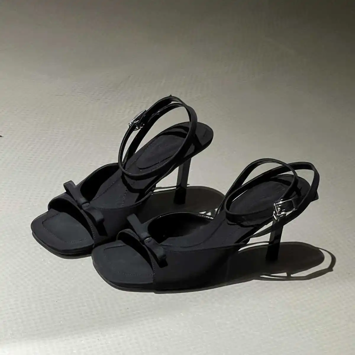 

2024 silver silk bow high-heeled sandals with thin heels and exposed toes exuding a feminine sandal shoes womens shoes