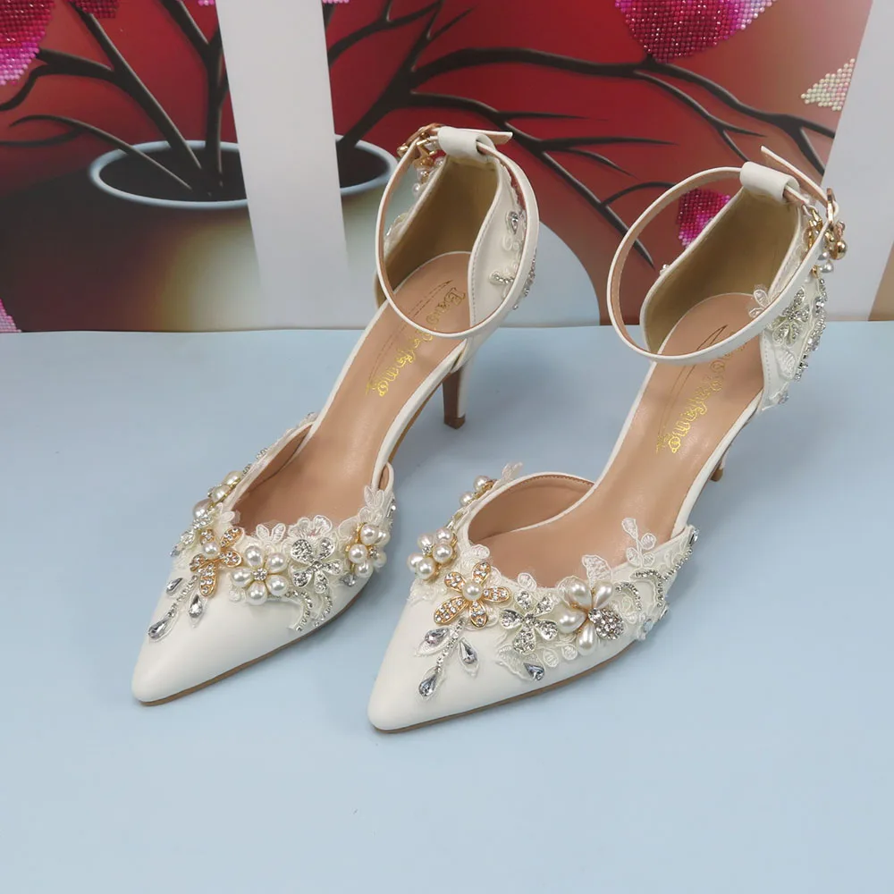 Scarpe da sposa con fiori a punta bianca con tacco alto Scarpe da sposa da donna alte e poco profonde con cinturino alla caviglia Scarpe da sera