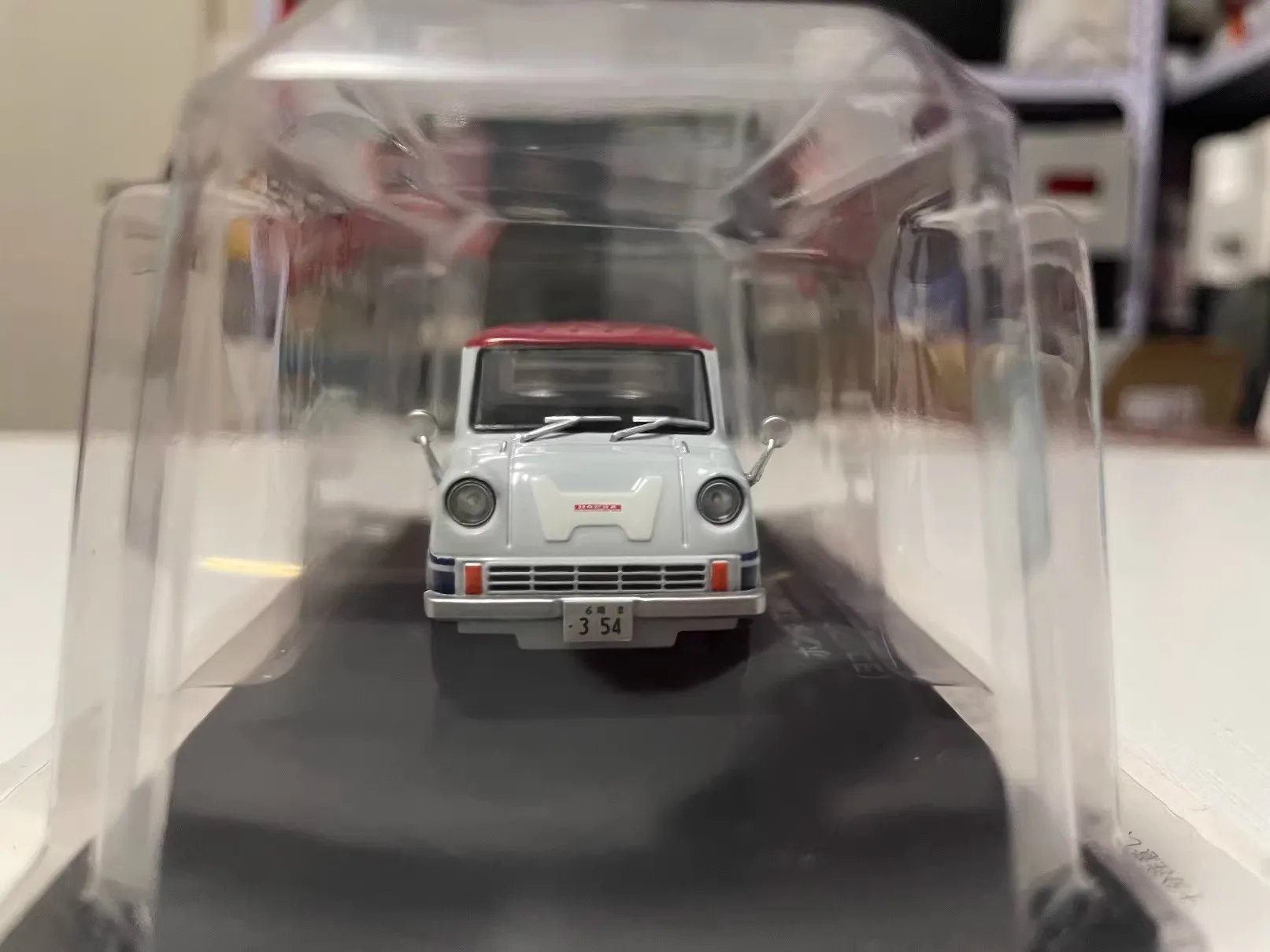 Spark Honda T360 1:43 Vintage Transport Alloy Diecast Car Tire Shop Theme Diorama Desktop Souvenir For Adult Car Collectors
