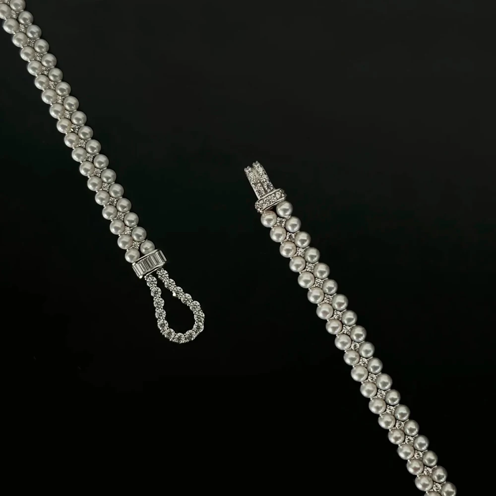 

Роскошный и романтический браслет из двух нитей с жемчугом в придворном стиле с ослепительной застежкой, инкрустацией цирконием и натуральным жемчугом диаметром 3-4 мм.