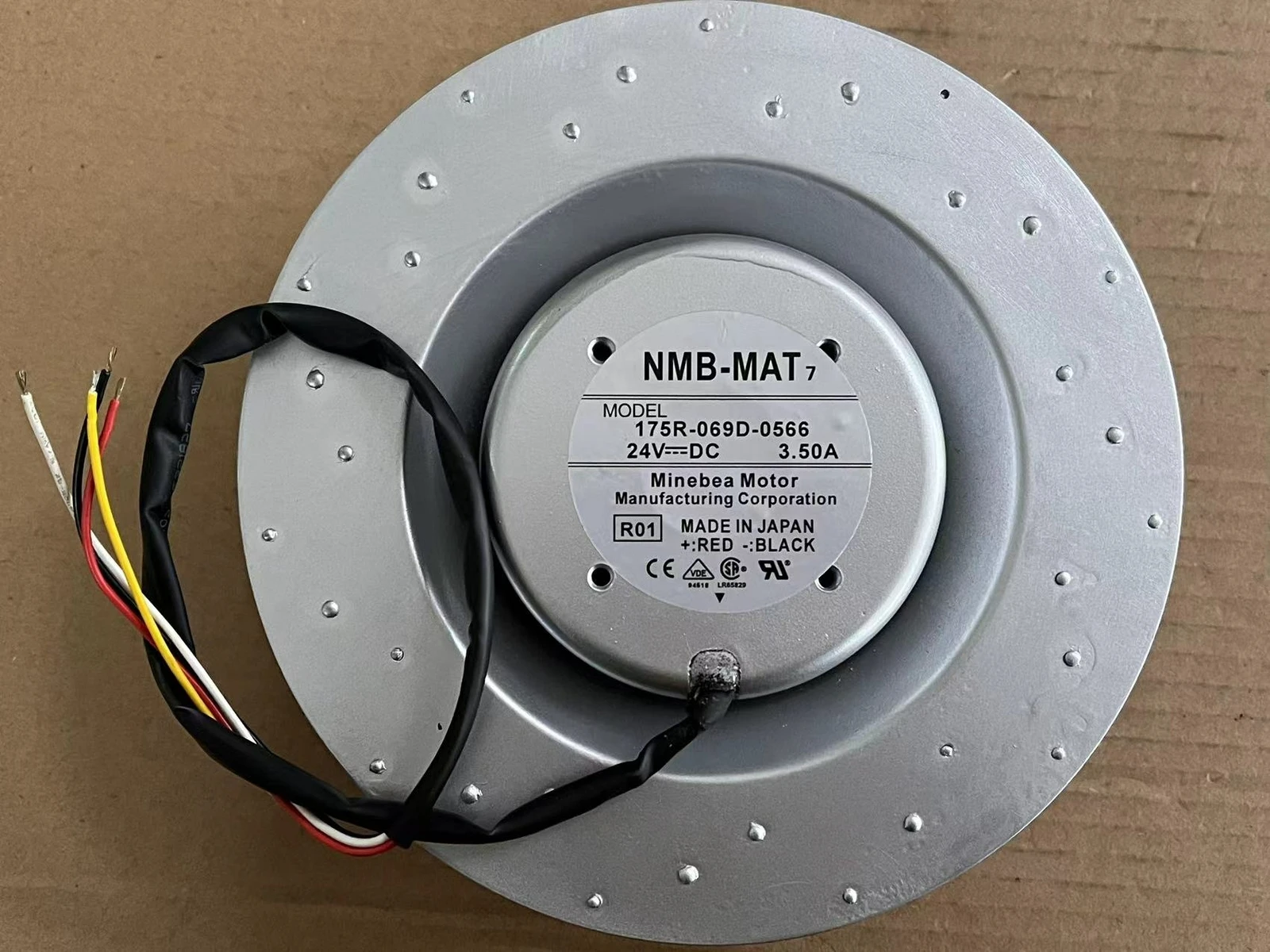 

ДЛЯ NMB-MAT 175R-069D-0566 4-линейный инверторный вентилятор Mitsubishi 90 Гарантия