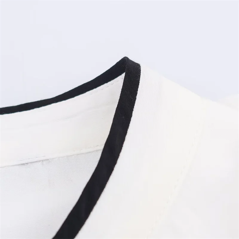 Tendência da moda feminina outono 2025: camisa decorativa em camadas com laço de bloqueio de cores