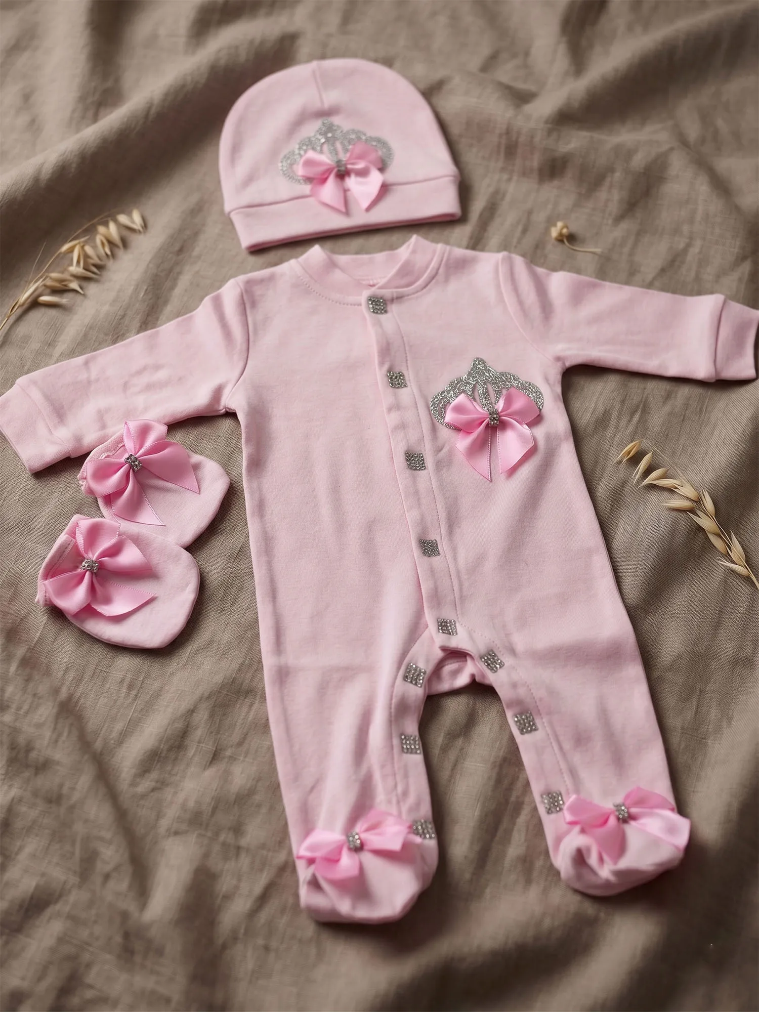 

Baby Girl Princess Pink Jumpsuit 3pcs Set Rhinestone Crown Bow Romper With Hat And Anti-Scratch Mittens