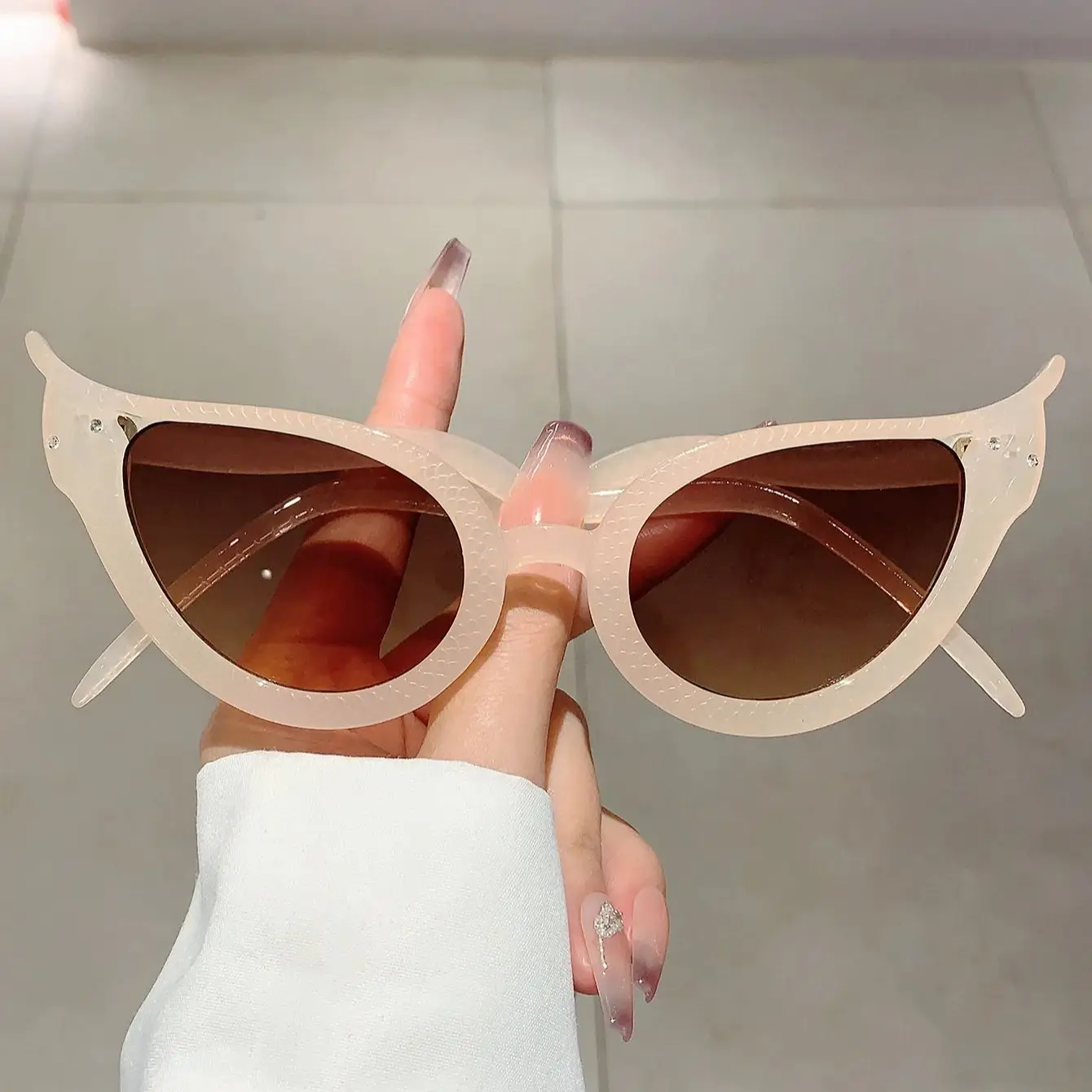 KAMMPT New Cat Eye Sunglasses Fashion Vintage Snake Shaped Frame Multicolor for Women Stylish Trendy Brand Design Shade Eyewear