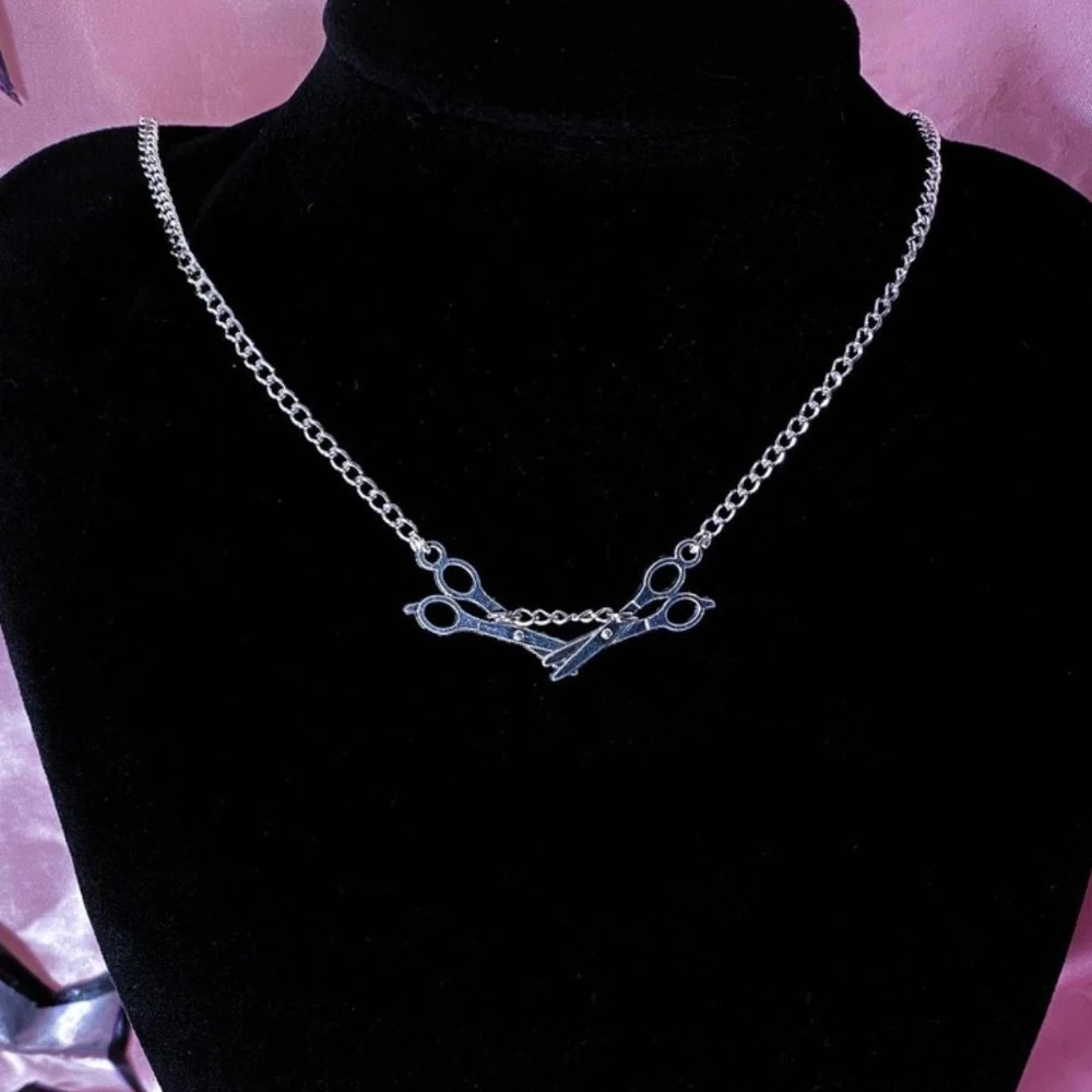 شخصية الموضة اثنين صغيرة فضية اللون مقص قلادة قلادة للنساء هالوين القوطية الشرير المختنق سلسلة مجوهرات هدايا #1