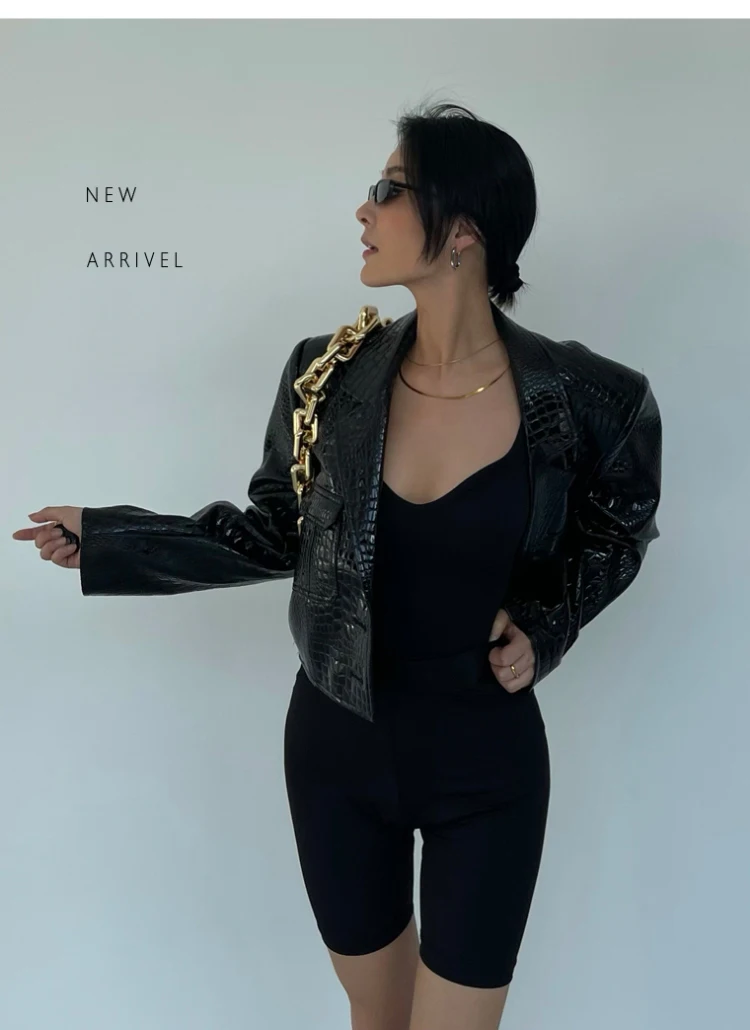Lautaro Spring Autumn Short Cool Stylish Shiny Reflective Crocodile Print Patent Pu Leather Jacket Women Runway Fashion 2023