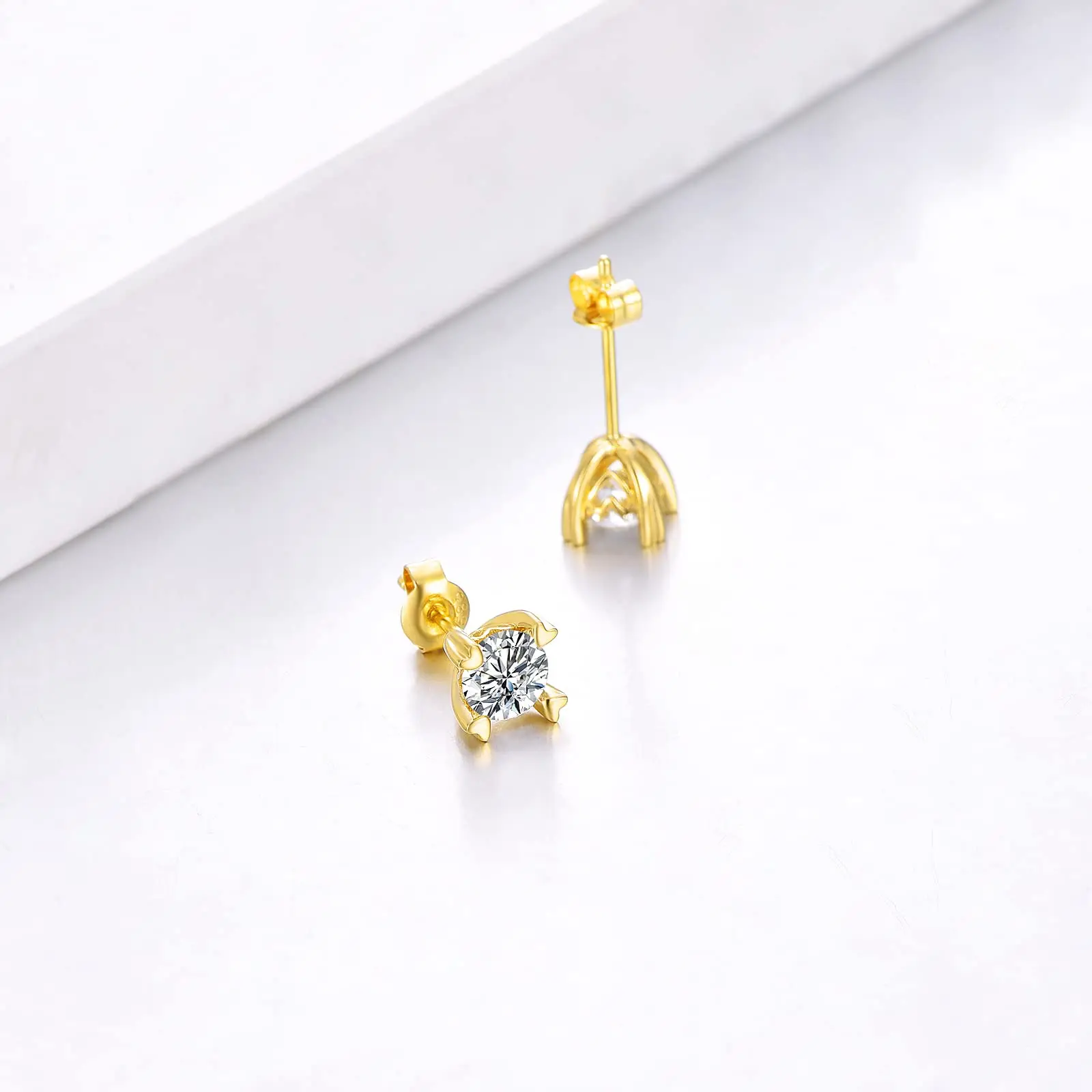 YFN 1 Carat Moissanite Stud Ohrringe für Frauen 14K Gold Herz Ohrringe Reales Gold Ohrringe Feine Schmuck Geschenke