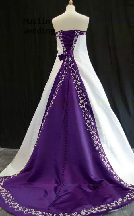 Vintage Purple Gothic Wedding Dress Embroidery Rustic Country Corset Plus Size Bridal Gowns Satin Boho Colored Bride Customized