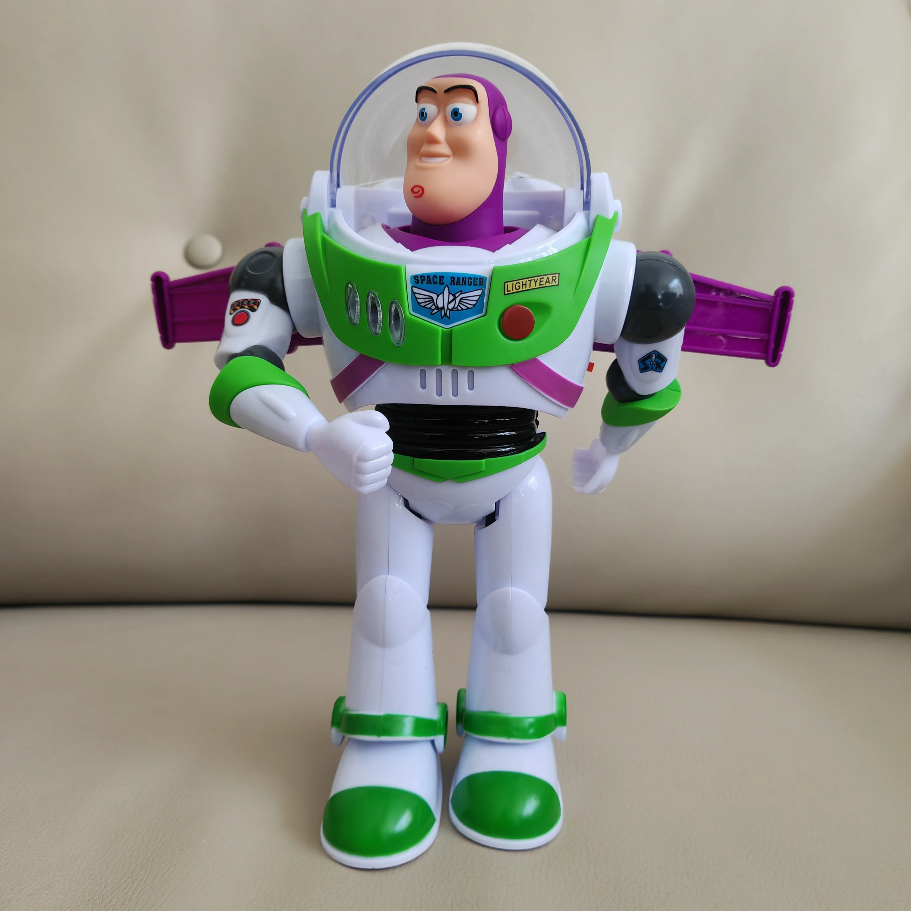 Elektrische Laufende Weltraum-Roboterpuppe mit Beweglichen Gelenken, Kreatives Geburtstagsgeschenk, Dekoratives Spielzeug für Kinder und Jungen – Detail 6