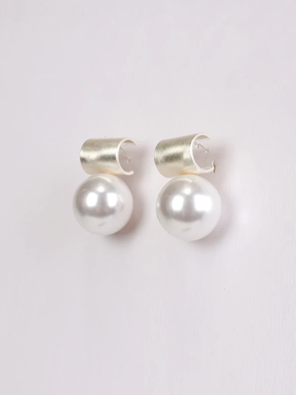 collection-de-boucles-d'oreilles-tendance-accessoires-Elegants-pour-l'Ete-2026-–-ensemble-de-bijoux-modernes