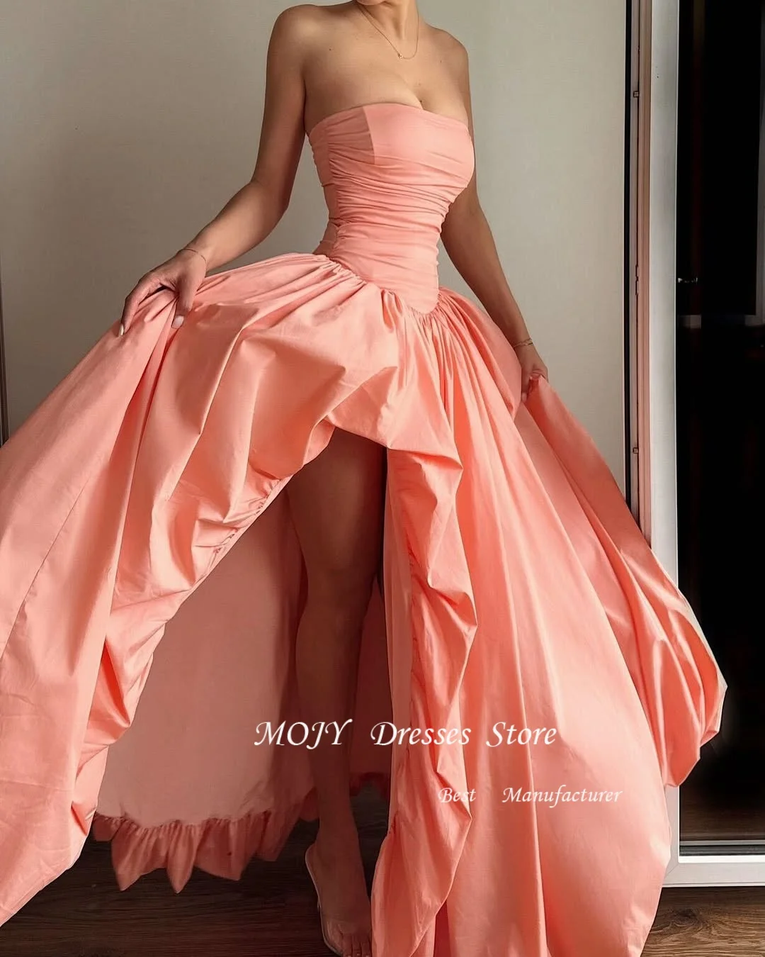 Mojy فساتين لحضور الحفلات الموسيقية على شكل حرف a مخصصة بطول الأرض بدون حمالات بدون أكمام ثوب مسائي بسيط على الموضة ثنيات بدون ظهر للحفلات