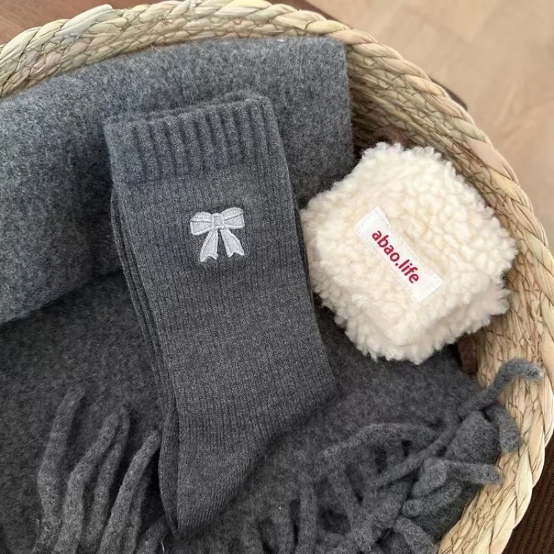 Meias bowknot, meias femininas de estilo coreano outono e inverno quentes de pelúcia retrô meias de cano médio, meias femininas marrons de cano médio