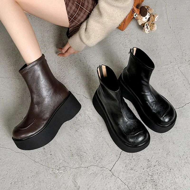 

2026новые осенне-зимние женские ботильоны высотой 22-24,5 см, современные ботинки из эластичной микрофибры с круглым носком, узкие ботинки на платформе с молнией сзади