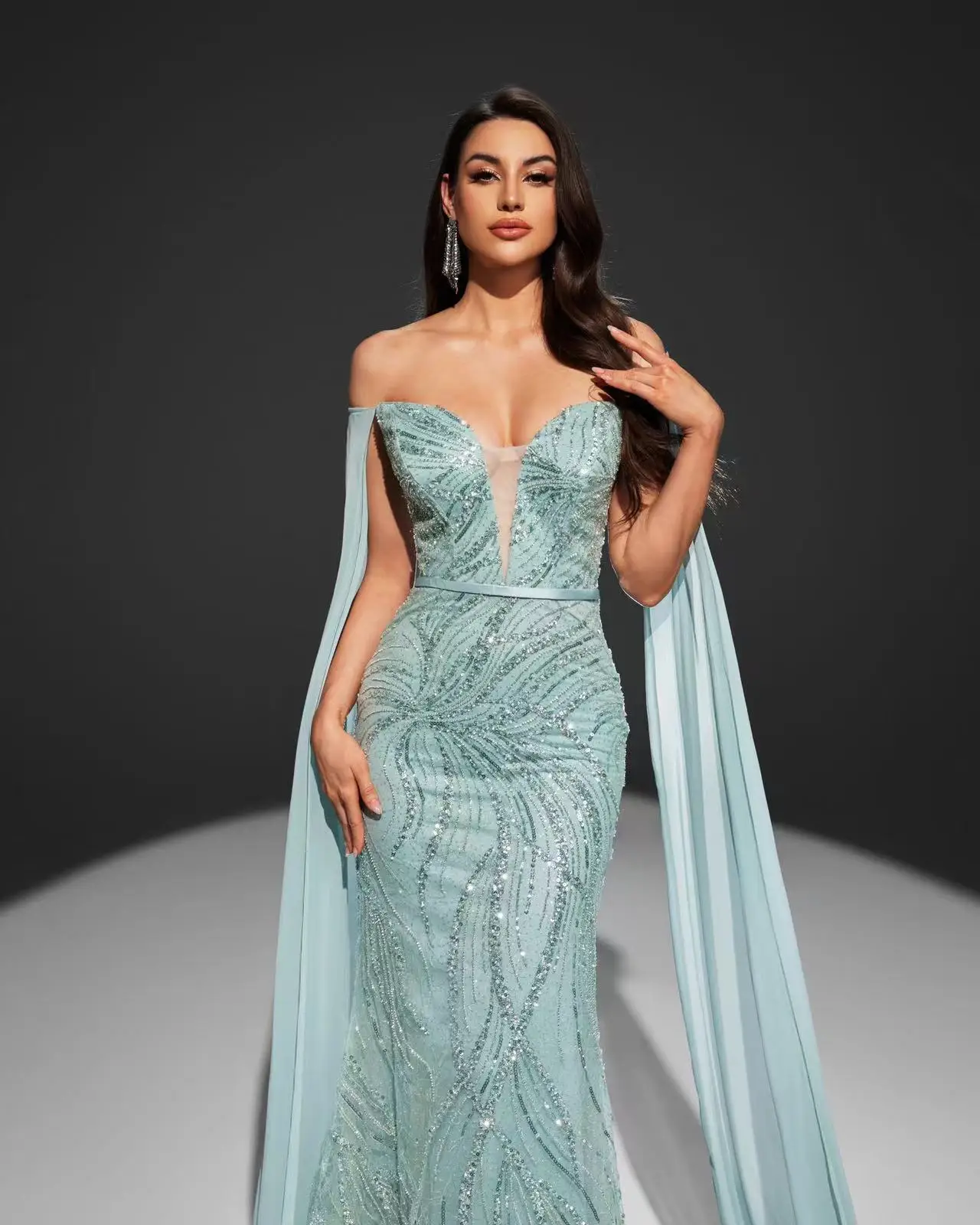 (تخفيضات) فساتين حفلات فاخرة طويلة الأكمام من شاليمار تشانغ باللون الأخضر لفساتين ذيل السمكة تنورة ماسية مصنوعة يدويًا حسب الطلب