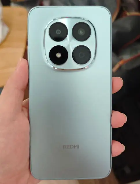 كاميرا Xiaomi Redmi Note 15 Pro الإصدار الصيني 256 جيجابايت/512 جيجابايت 6.83 بوصة 1.5 كيلو أبعاد شاشة 7400-Ultra 50 ميجابكسل + 20 ميجابكسل بطارية 45 وات 7000 مللي أمبير في الساعة