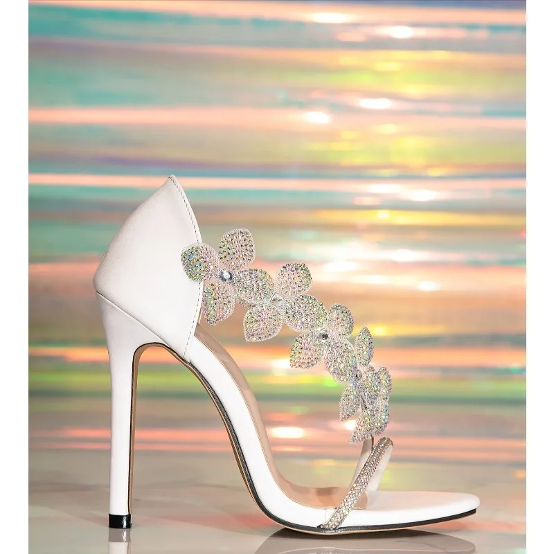 صنادل صيفية بيضاء للنساء موضة 2026 كريستال حجر الراين زهرة حزام مصمم عالية الكعب فستان الحفلات أحذية حجم 42 #4