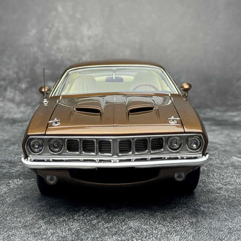 ACME 1:18 Scale Plymouth Cuda 1971 Muscle Simulation Alloy Car Model Static Display Collectible Toy Gift Souvenir Ornaments