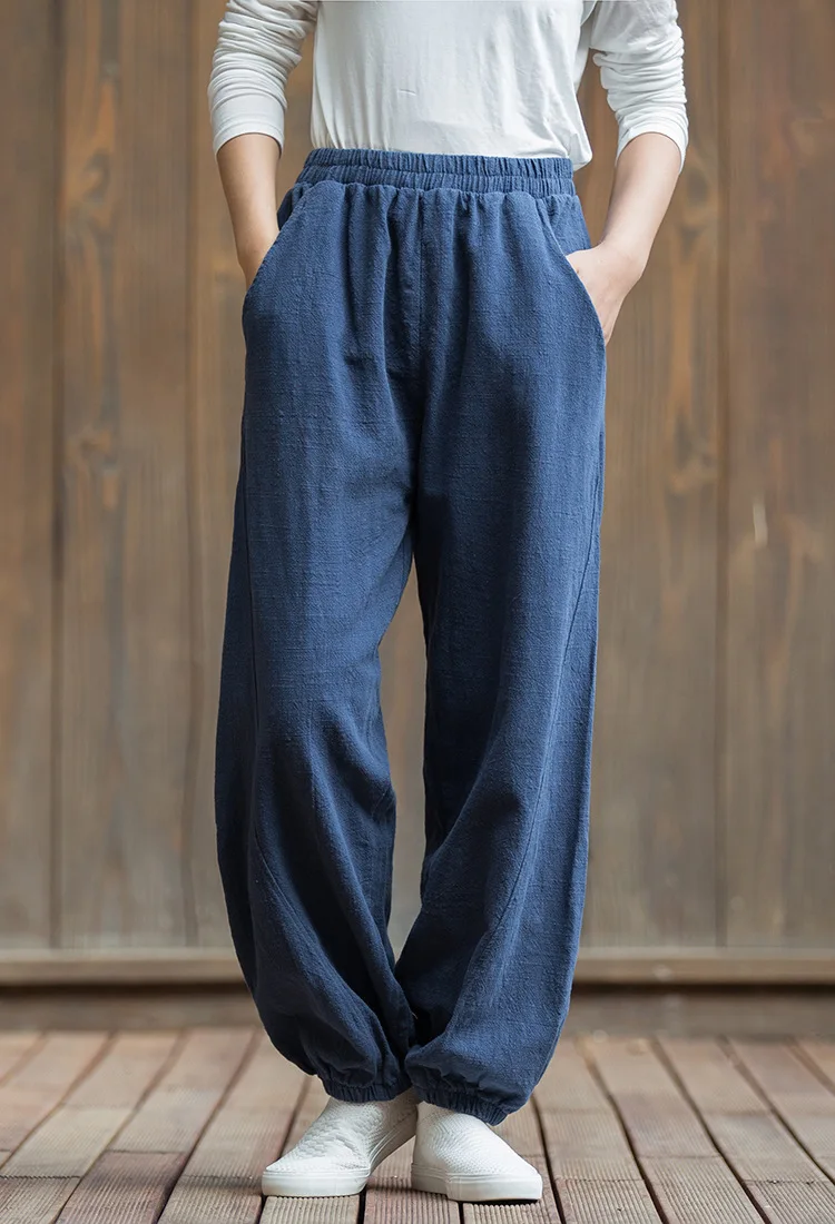 A/W vintage-style ramie harem pants. Stone-washed with a slubbed texture for yoga and casual wear.