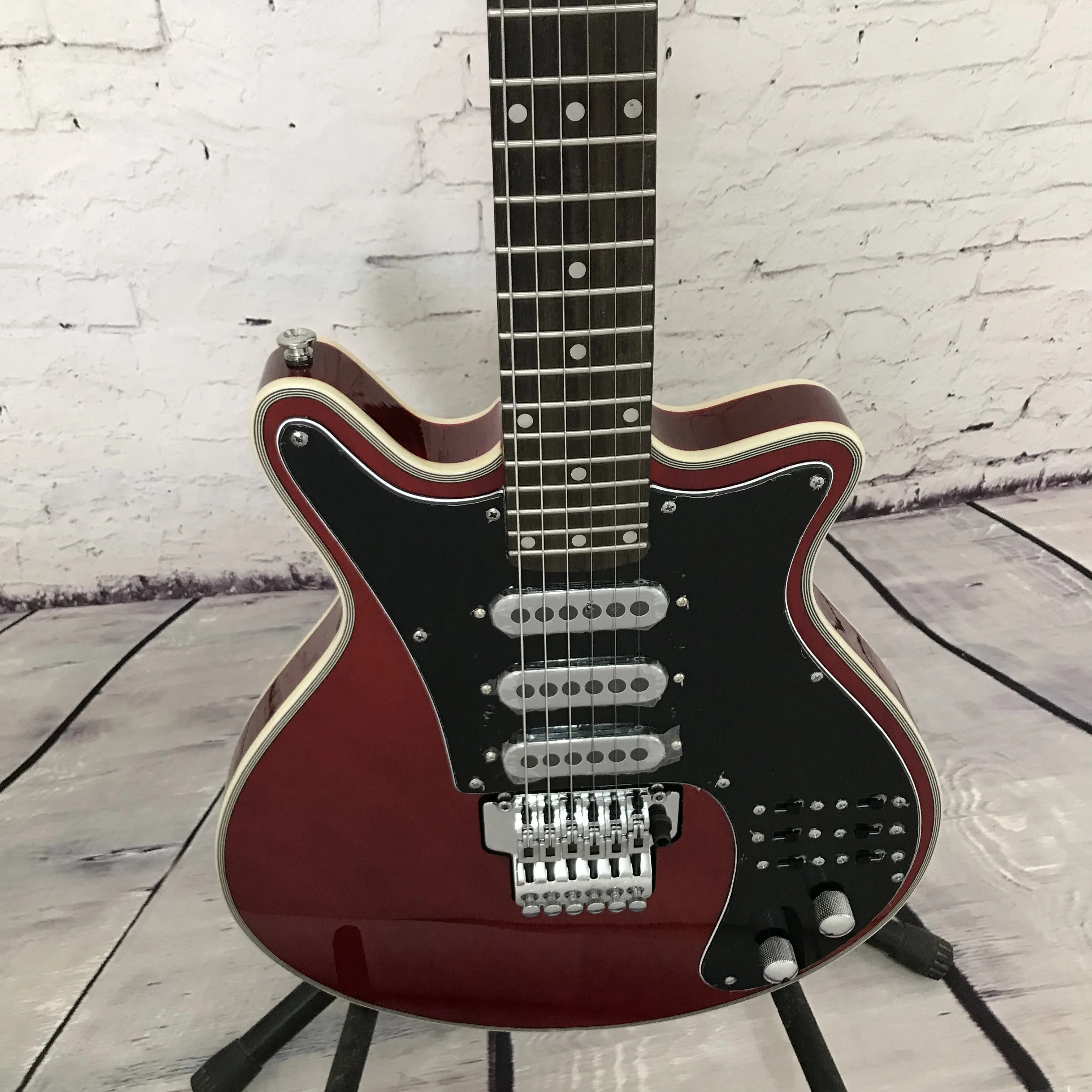 BMAY Style Red Irregular Electric GuitarThree Single Pickups Lockstring Vibrato Bridge Retro Rock Stage Collection Free Shipping