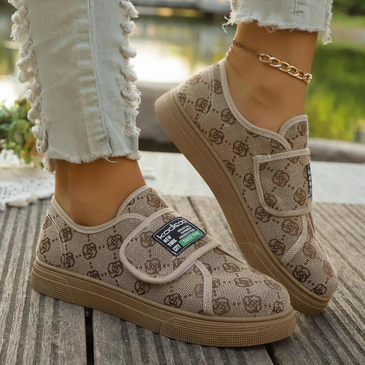 

Женские кроссовки на толстой подошве, вулканизированная обувь, женские кроссовки на платформе с вышивкой цветов, женские брендовые дизайнерские модные туфли на массивном каблуке