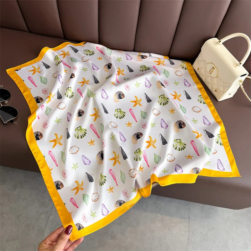 2025 New Fashion 70X70 cm Sciarpa da donna stampata Sciarpa di seta Pashmina Scialle quadrato Fascia decorativa Collo Bandana di design di lusso