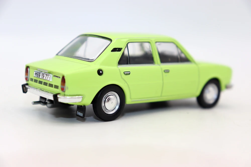 Abrex-Coche de juguete de Metal fundido a presión, escala 1:43, SkoOda, 105L, 1977, regalo de colección, nuevo