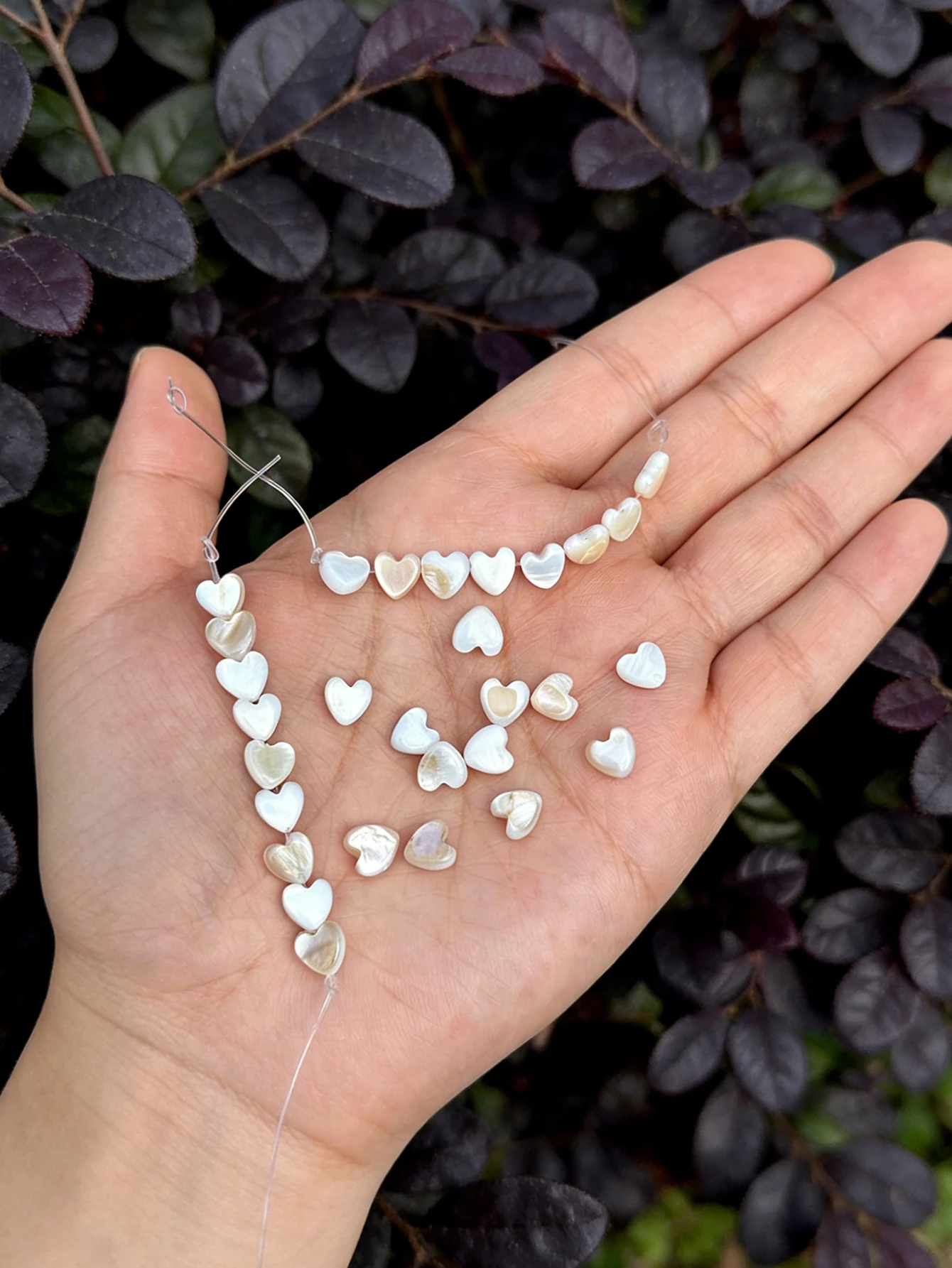 20 Pieces of 6mm Natural White Shell Heart-Shaped Beads, Suitable for Making Earrings and Necklaces, DIY Jewelry Accessories and Beading
