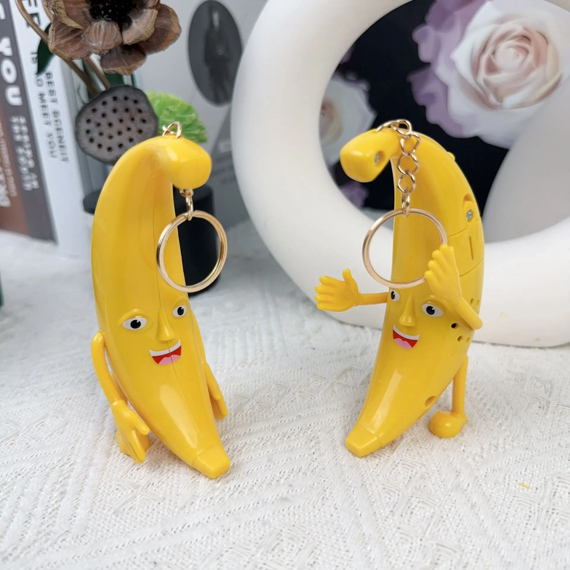 Engraçado dos desenhos animados soando cantando banana boneca pingente articulações som móvel chaveiro engraçado charme das crianças spoof presente brinquedos