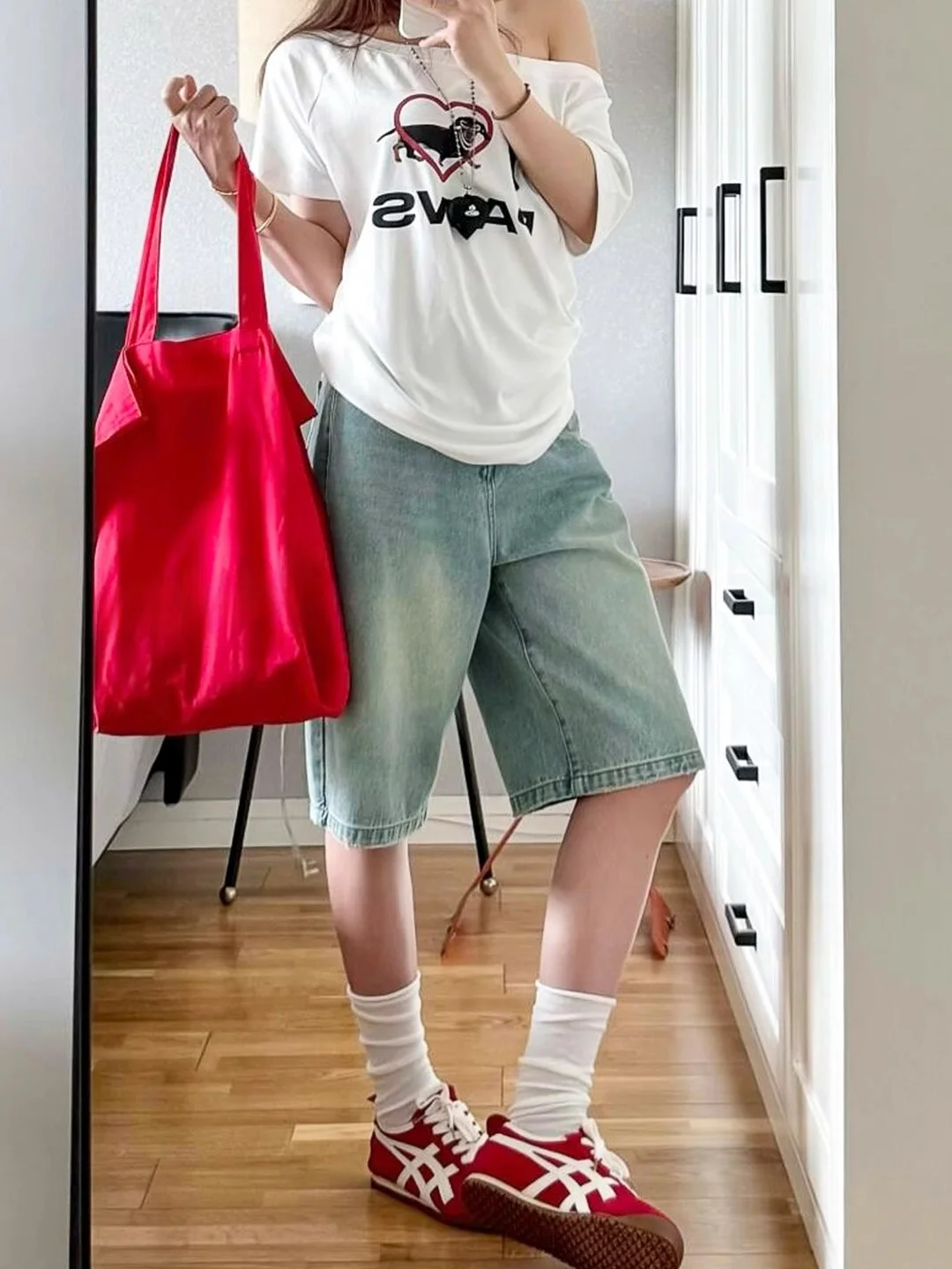 

Светло-голубые женские джинсы с высокой талией и широкими штанинами, летние, тонкие, повседневные, свободного кроя, больших размеров, прямые, длиной до колена