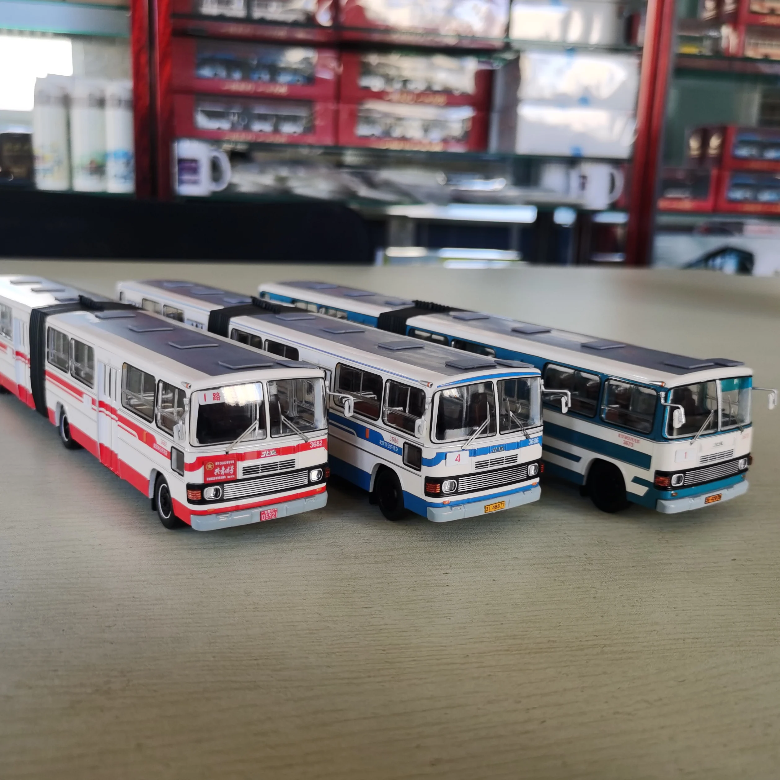 Diecast Maßstab 1:64 Beijing Public Transport BK670 Großes bewegliches Automodell zum Sammeln, Spielzeug, Geschenk, Souvenir, Ausstellungsornament