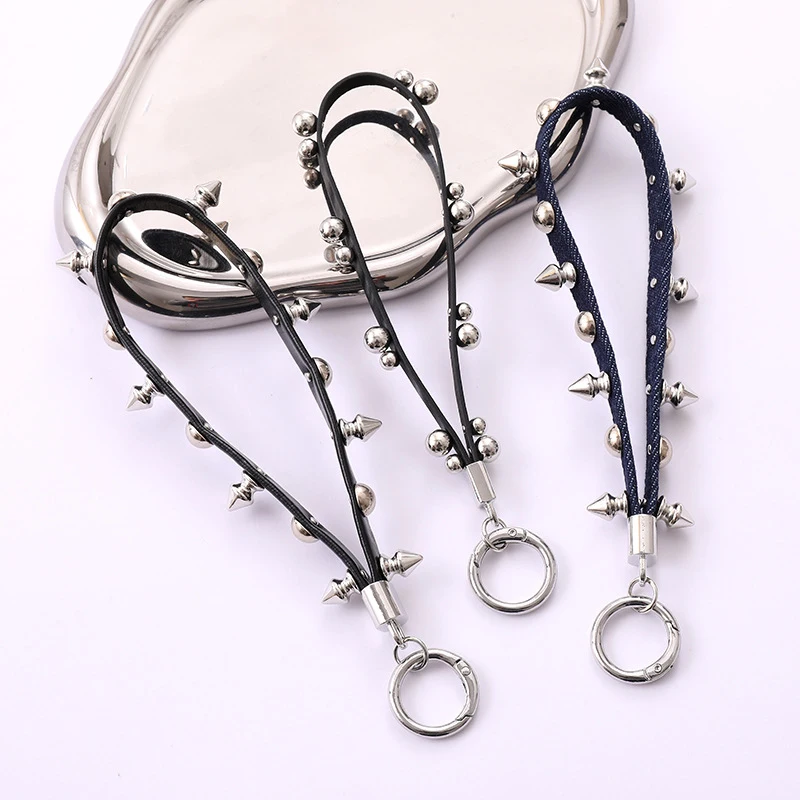 Porte-clés en corde de cuir à rivets, gothique, personnalité créative, Punk, coque de téléphone, corde suspendue, cadeau, accessoires de charme tendance, nouvelle collection