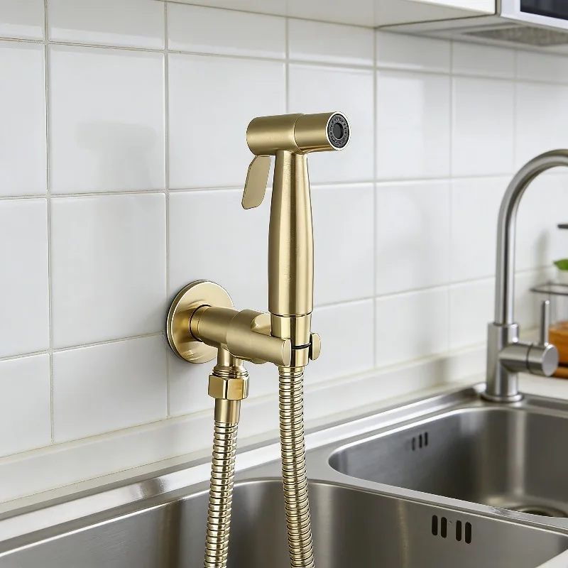 

Набор распылителей для биде из матовой золотистой нержавеющей стали высокого давления для женской гигиены и уборки ванной комнаты