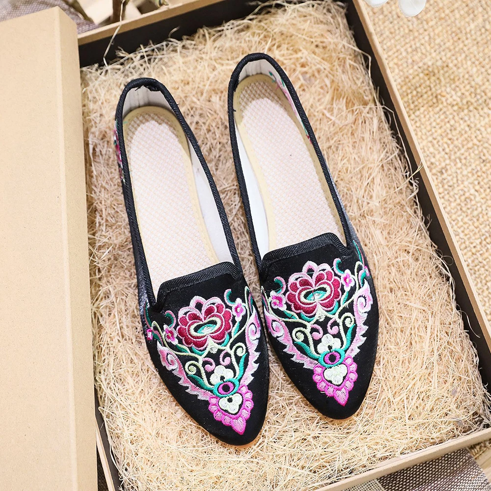 Veowalk Handmade Satin Flower Embroider Women\'s Ballet Flats Chinese Vintage Casual Comfortable Pointed Toe Flat Shoes Big Size